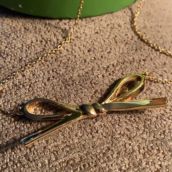 Kate Spade ♠️ Gold Bow Necklace. - Picture 8 of 9